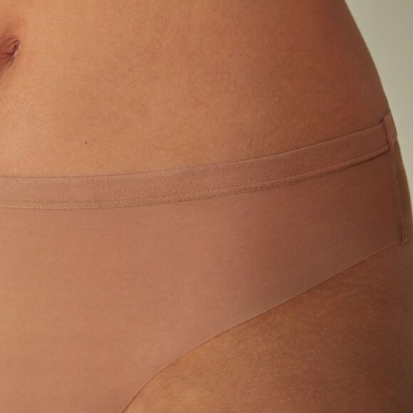 Intimissimi Invisible Touch String in Natural - Picture 4 of 9